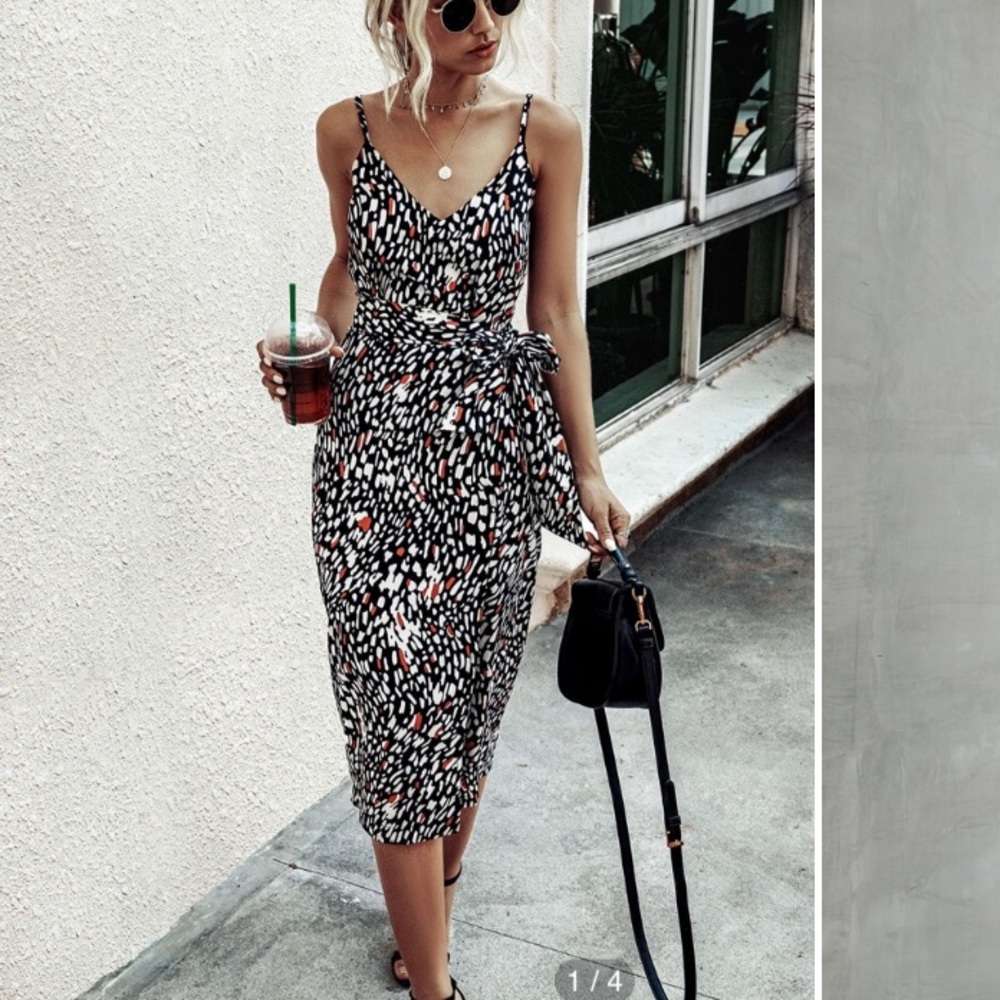 Strap dress black and white